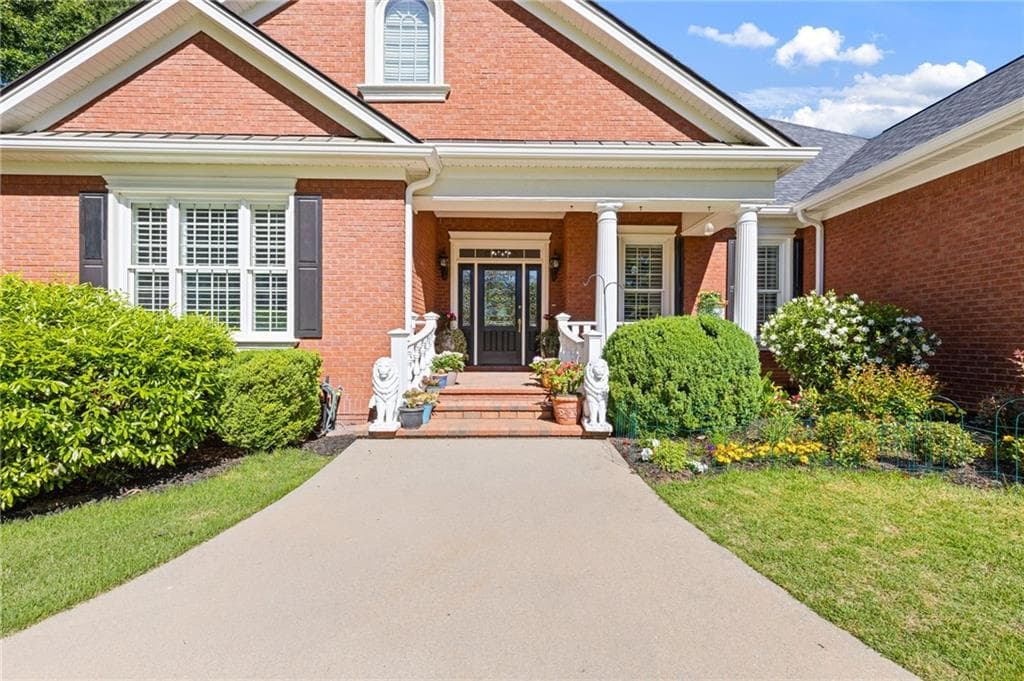 5 bedroom, 6 bathroom, 7,368 sq ft single family residence for sale at 5222 Legends Drive, Braselton, GA 30517 — photo 6