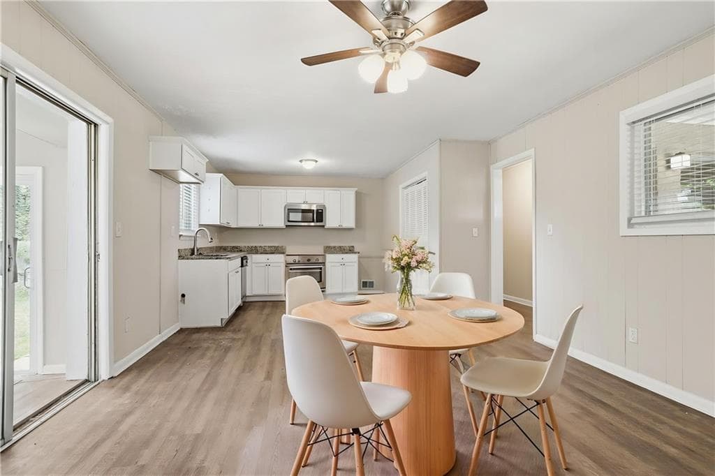 3 bedroom, 2 bathroom, 1,409 sq ft single family residence for sale at 3840 Emerald North Drive, Decatur, GA 30035 — photo 4
