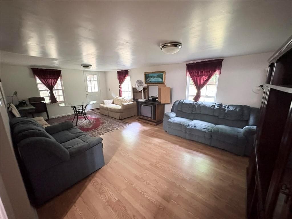 3 bedroom, 2 bathroom, 1,356 sq ft single family residence for sale at 6478 River Run Road, Riverdale, GA 30274 — photo 3