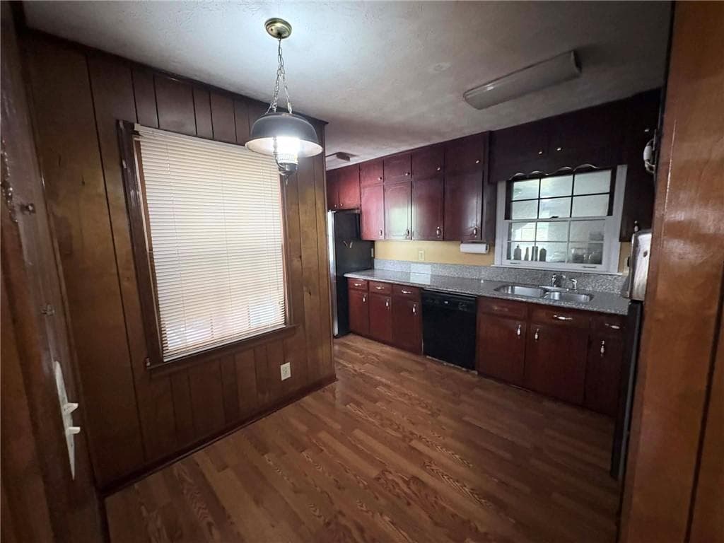 3 bedroom, 2 bathroom, 1,356 sq ft single family residence for sale at 6478 River Run Road, Riverdale, GA 30274 — photo 4