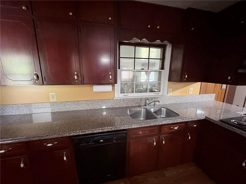 3 bedroom, 2 bathroom, 1,356 sq ft single family residence for sale at 6478 River Run Road, Riverdale, GA 30274 — photo 5