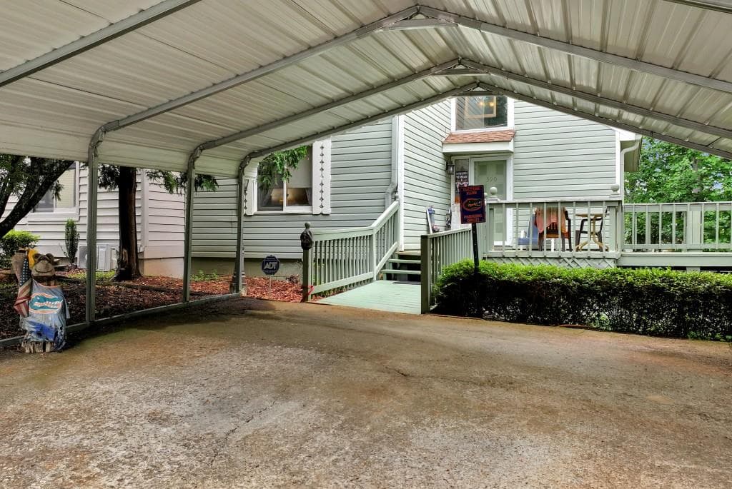 3 bedroom, 2 bathroom, 1,276 sq ft townhouse for sale at 390 Alpenrosen Strasse, Helen, GA 30545 — photo 2