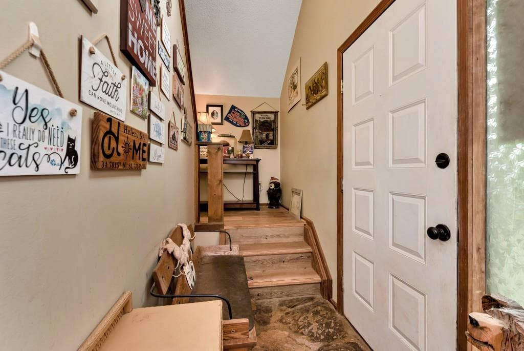3 bedroom, 2 bathroom, 1,276 sq ft townhouse for sale at 390 Alpenrosen Strasse, Helen, GA 30545 — photo 4