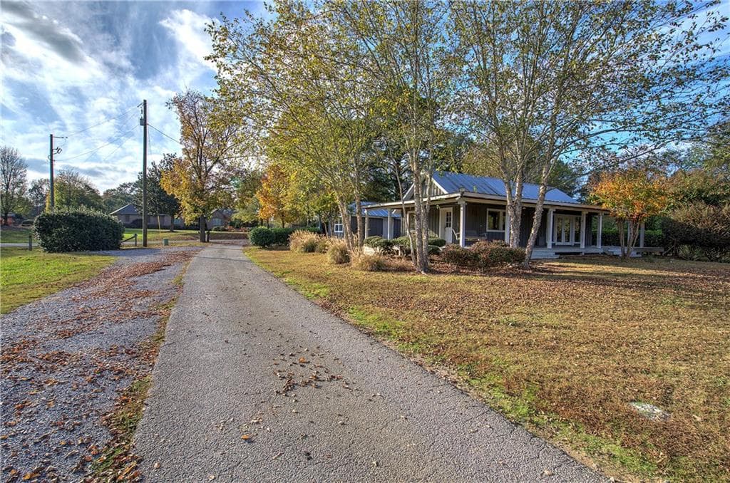 2 bedroom, 2 bathroom, 31,649 sq ft single family residence for sale at 1195 Grady Road, Rockmart, GA 30153