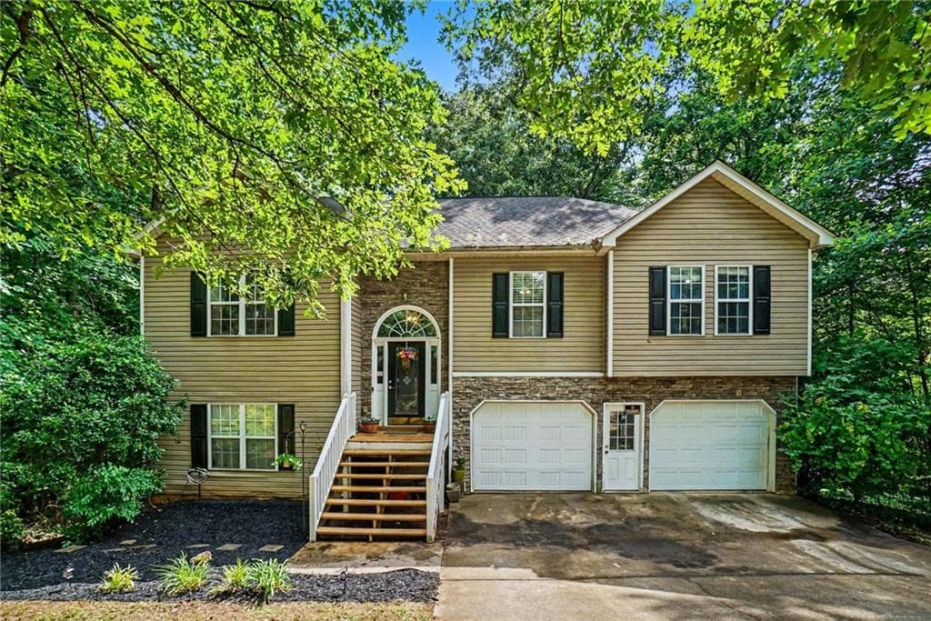 5 bedroom, 3 bathroom, 3,126 sq ft single family residence for sale at 306 Queensbury Walk, Acworth, GA 30102