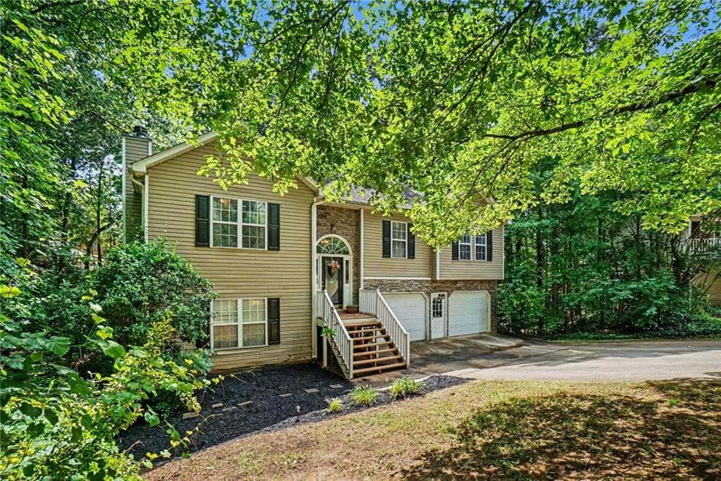 5 bedroom, 3 bathroom, 3,126 sq ft single family residence for sale at 306 Queensbury Walk, Acworth, GA 30102 — photo 2