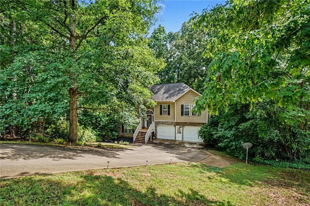 5 bedroom, 3 bathroom, 3,126 sq ft single family residence for sale at 306 Queensbury Walk, Acworth, GA 30102 — photo 3