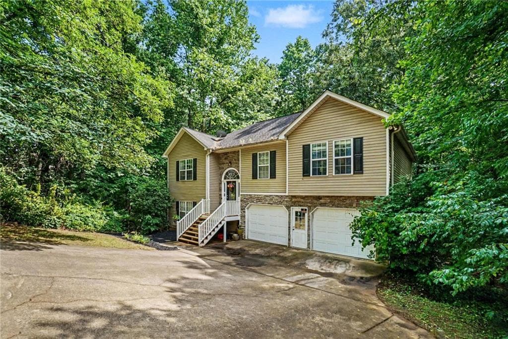5 bedroom, 3 bathroom, 3,126 sq ft single family residence for sale at 306 Queensbury Walk, Acworth, GA 30102 — photo 4