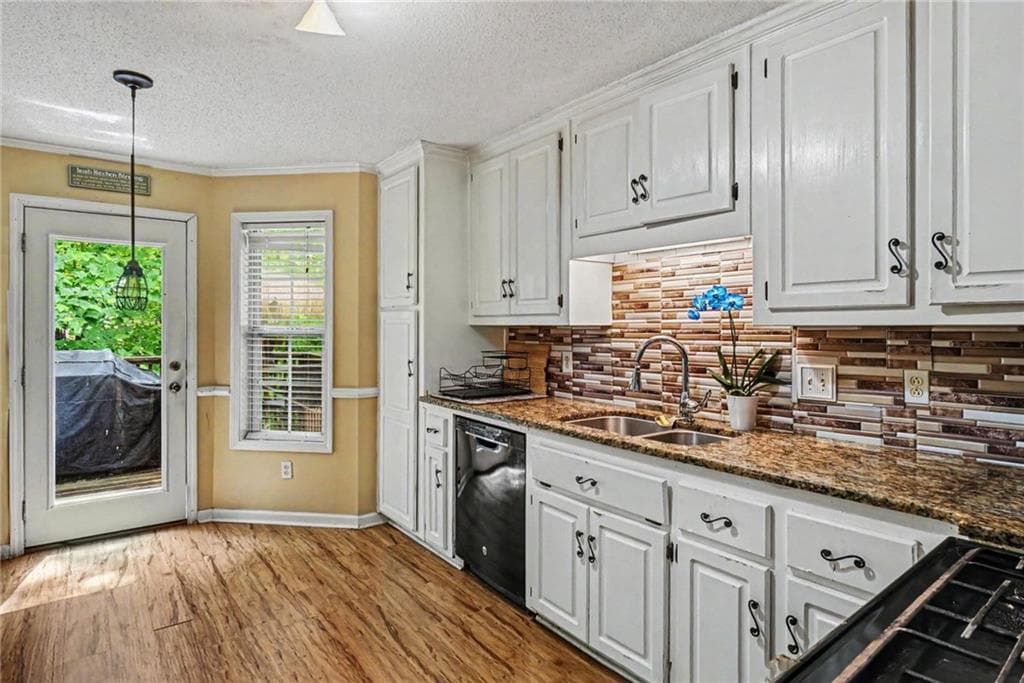 5 bedroom, 3 bathroom, 3,126 sq ft single family residence for sale at 306 Queensbury Walk, Acworth, GA 30102 — photo 10