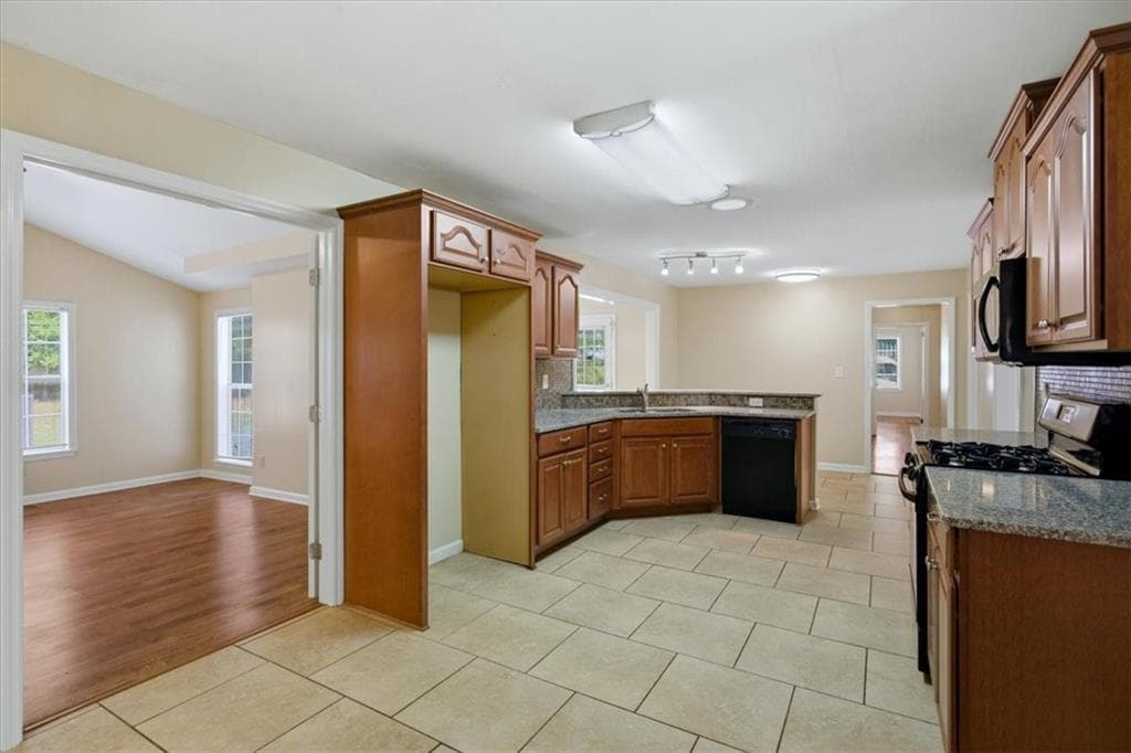 4 bedroom, 3 bathroom, 2,542 sq ft single family residence for sale at 480 Forest Oak Drive, Stockbridge, GA 30281 — photo 9