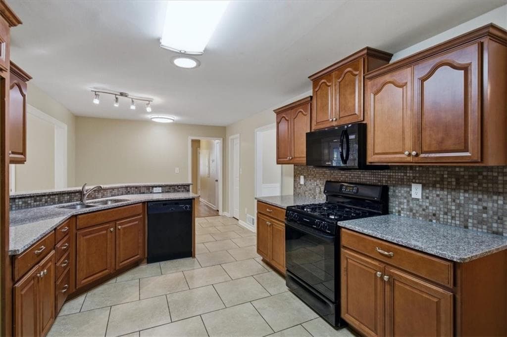 4 bedroom, 3 bathroom, 2,542 sq ft single family residence for sale at 480 Forest Oak Drive, Stockbridge, GA 30281 — photo 10