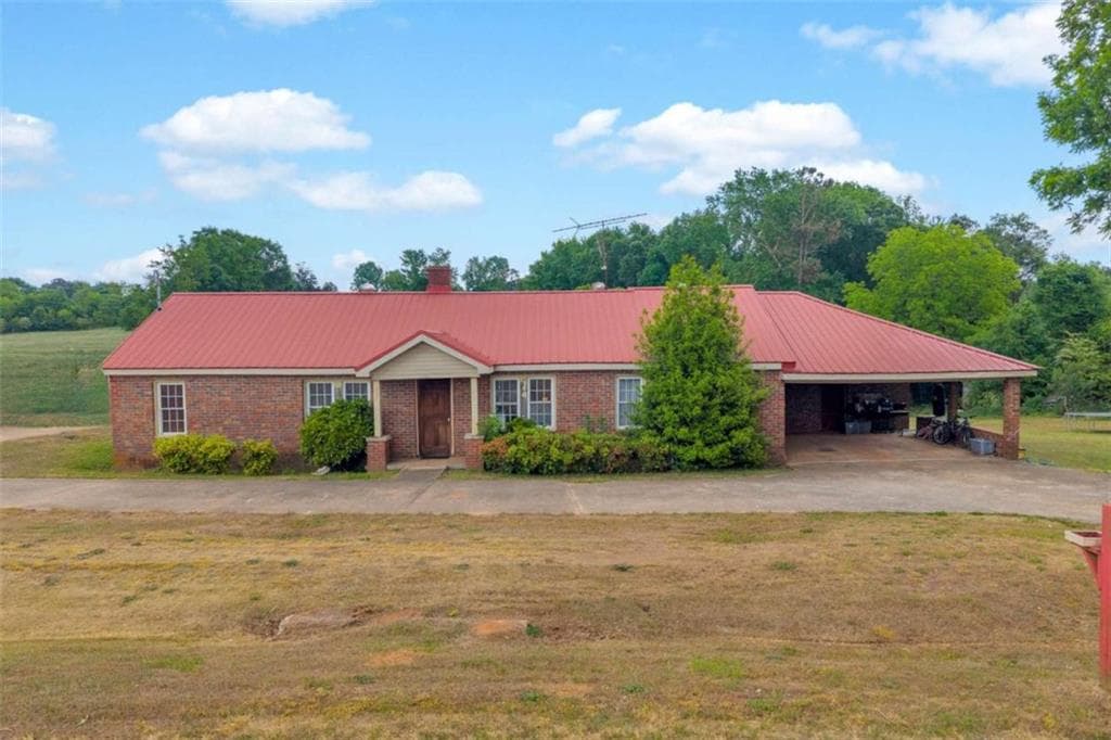 4 bedroom, 1 bathroom other under contract at 740 Cromers Bridge Road, Royston, GA 30662 — photo 2