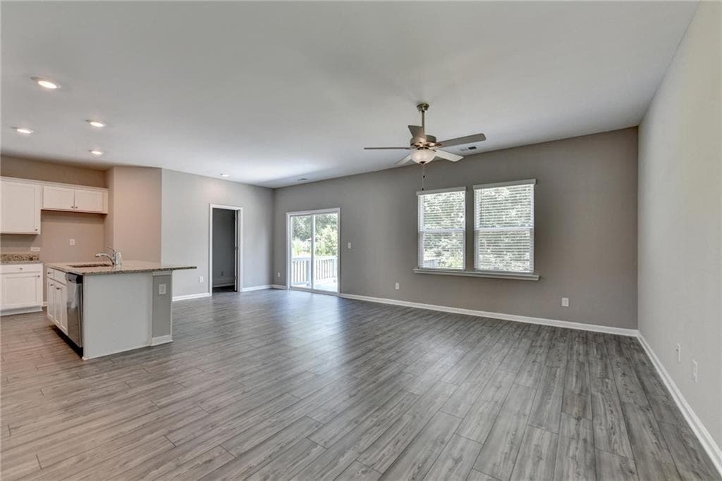 4 bedroom, 3 bathroom, 1,847 sq ft single family residence for sale at 125 Osprey Overlook Drive, Braselton, GA 30517 — photo 3