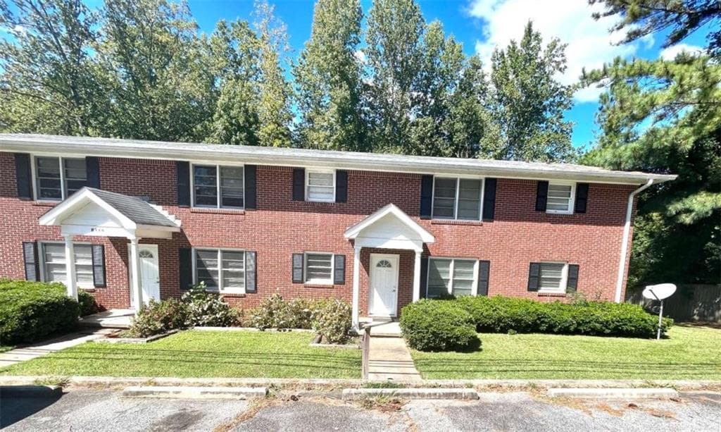 1 bedroom, 1 bathroom, 700 sq ft apartment for rent at 1002 Level Creek Road 201, Sugar Hill, GA 30518 for $1,100 a month — photo 1 of 13