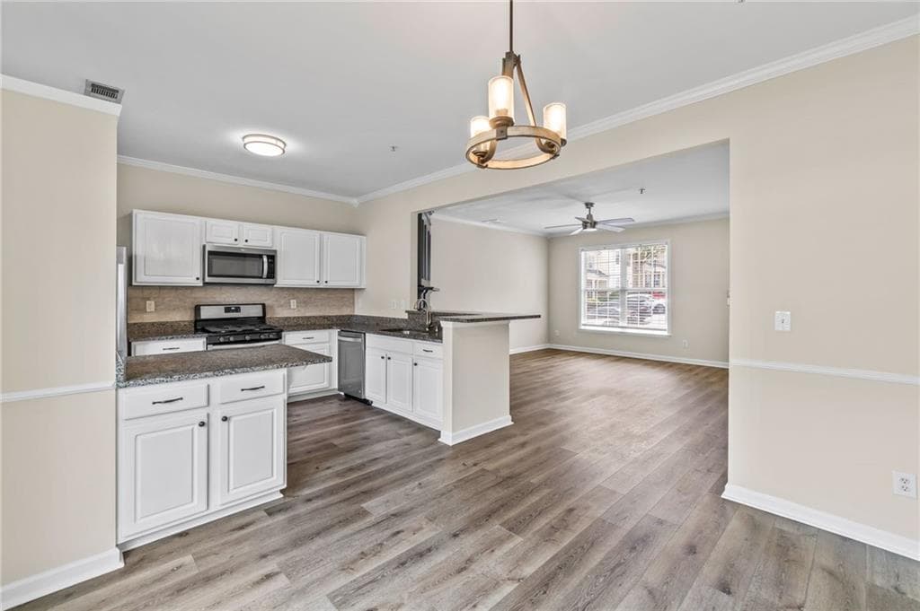 2 bedroom, 3 bathroom, 1,218 sq ft townhouse for sale at 2215 Kilmington Square, Alpharetta, GA 30009 — photo 8