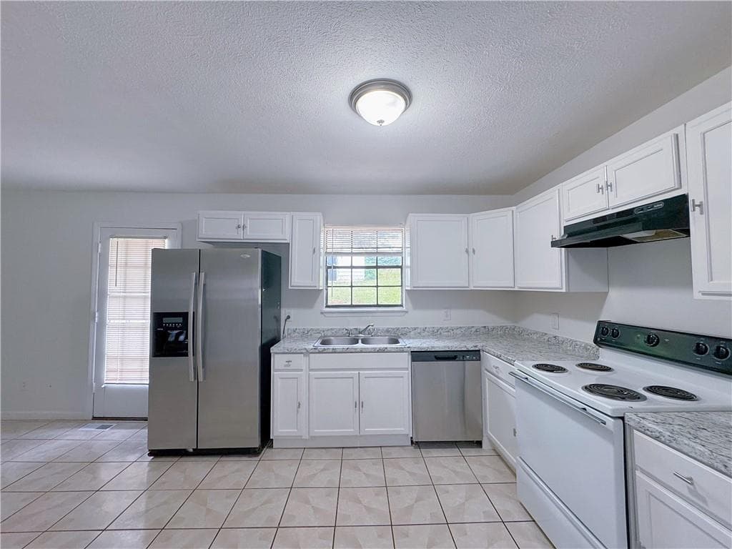 3 bedroom, 2 bathroom, 1,534 sq ft single family residence for sale at 6634 Collier Way, Riverdale, GA 30296 — photo 3