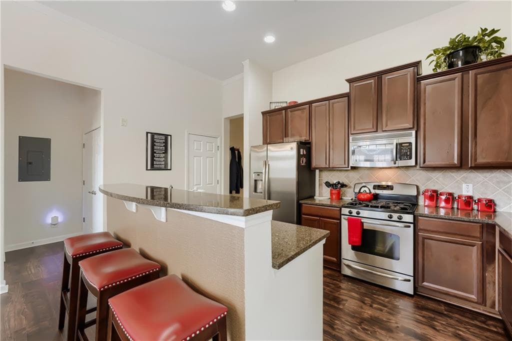 2 bedroom, 2 bathroom, 1,278 sq ft condominium for sale at 4805 W Village Way 3410, Smyrna, GA 30080 — photo 3