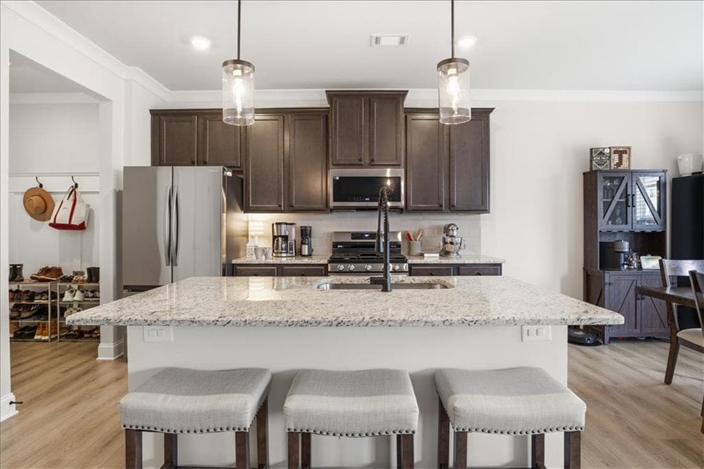 4 bedroom, 3 bathroom, 2,400 sq ft single family residence under contract at 4231 Portsbrook Avenue, Snellville, GA 30039 — photo 2