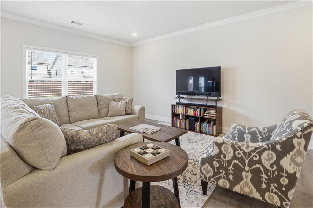 4 bedroom, 3 bathroom, 2,400 sq ft single family residence under contract at 4231 Portsbrook Avenue, Snellville, GA 30039 — photo 3
