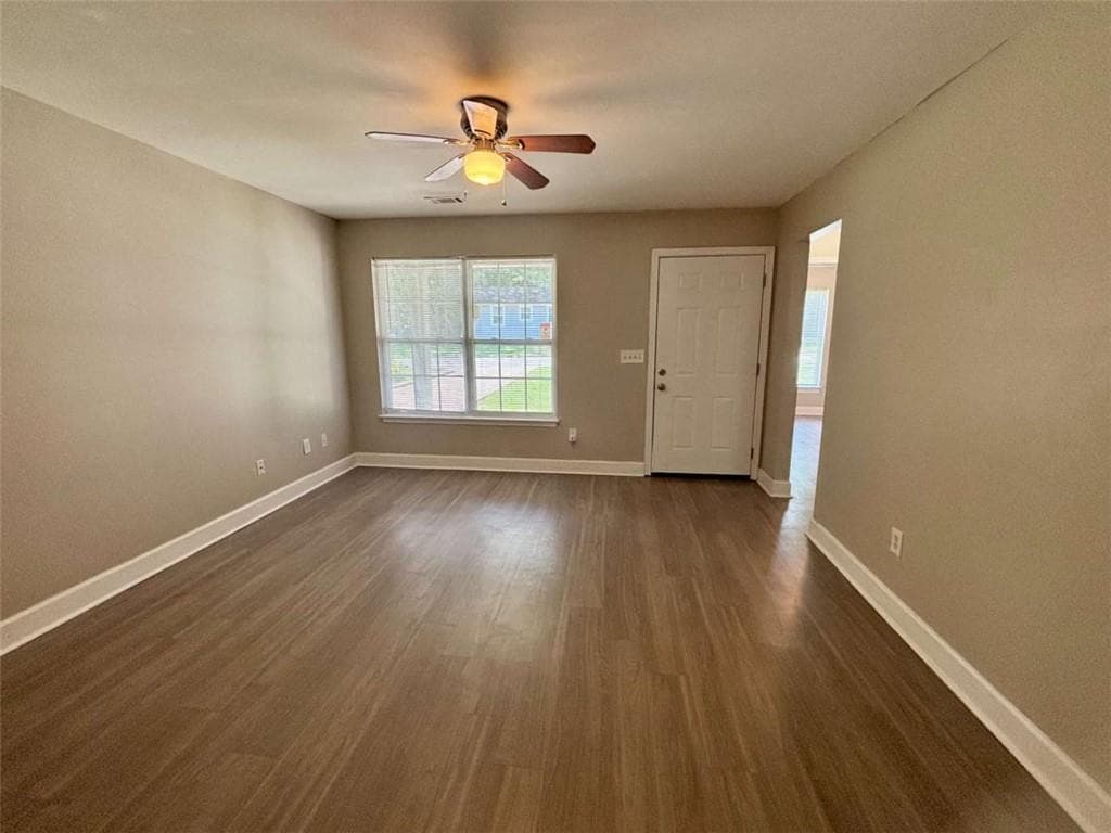 4 bedroom, 2 bathroom, 1,101 sq ft single family residence for rent at 2595 Elliott Street, Atlanta, GA 30318 for $1,500 a month — photo 4