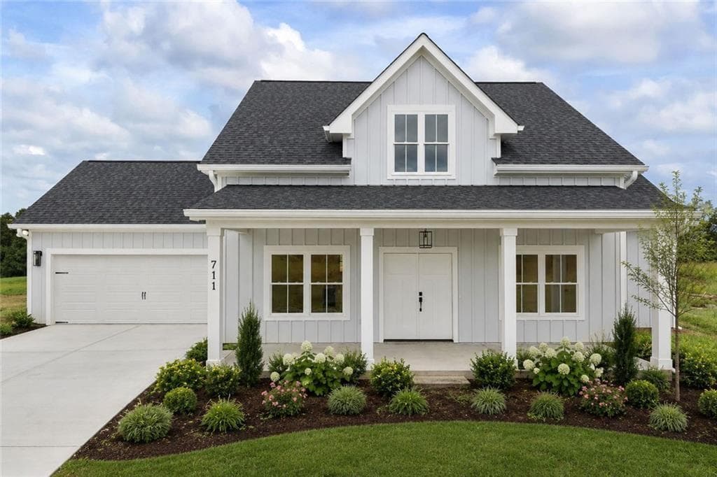 3 bedroom, 2 bathroom, 1,479 sq ft single family residence for sale at 711 Racetrack Road, Toccoa, GA 30577