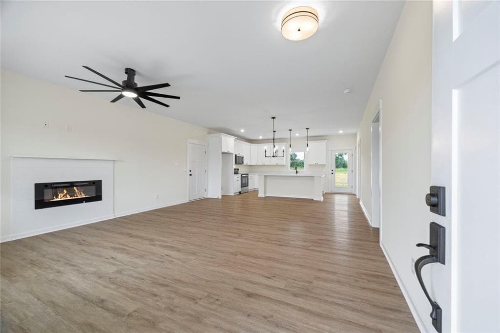 3 bedroom, 2 bathroom, 1,479 sq ft single family residence for sale at 711 Racetrack Road, Toccoa, GA 30577 — photo 2
