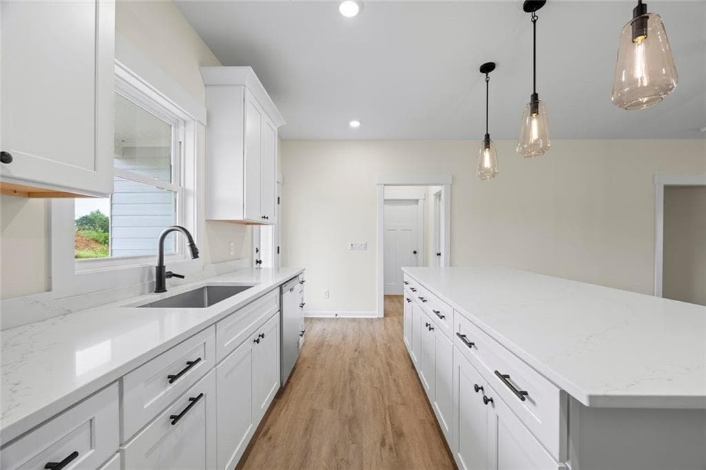 3 bedroom, 2 bathroom, 1,479 sq ft single family residence for sale at 711 Racetrack Road, Toccoa, GA 30577 — photo 6