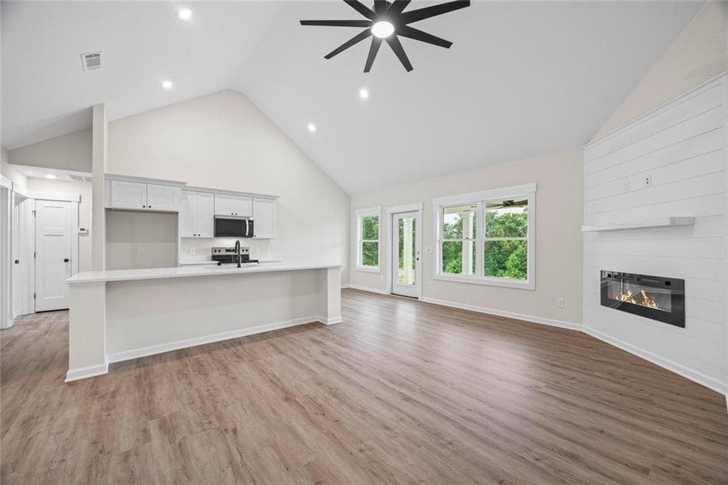 3 bedroom, 2 bathroom, 1,516 sq ft single family residence for sale at 731 Racetrack Road, Toccoa, GA 30577 — photo 3