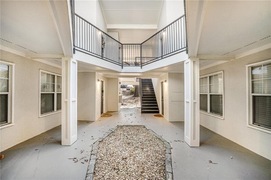 2 bedroom, 2 bathroom, 1,073 sq ft condominium for sale at 1150 Collier Road 12F, Atlanta, GA 30318 — photo 4