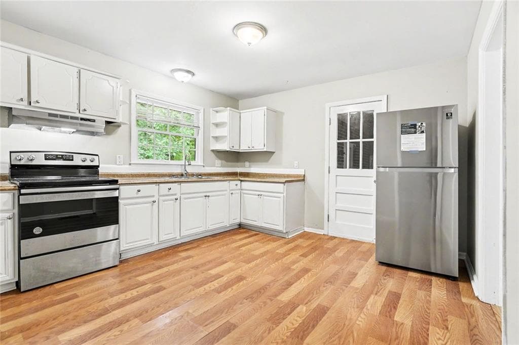 5 bedroom, 3 bathroom, 1,916 sq ft single family residence under contract at 10646 Eagle Drive, Jonesboro, GA 30238 — photo 8