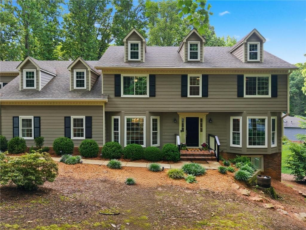 5 bedroom, 4 bathroom, 5,400 sq ft single family residence for sale at 255 Waverly Hall Drive, Roswell, GA 30075 — photo 6