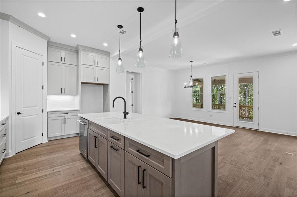 5 bedroom, 5 bathroom, 4,169 sq ft single family residence for sale at 708 Woodlake Court, Canton, GA 30114 — photo 10