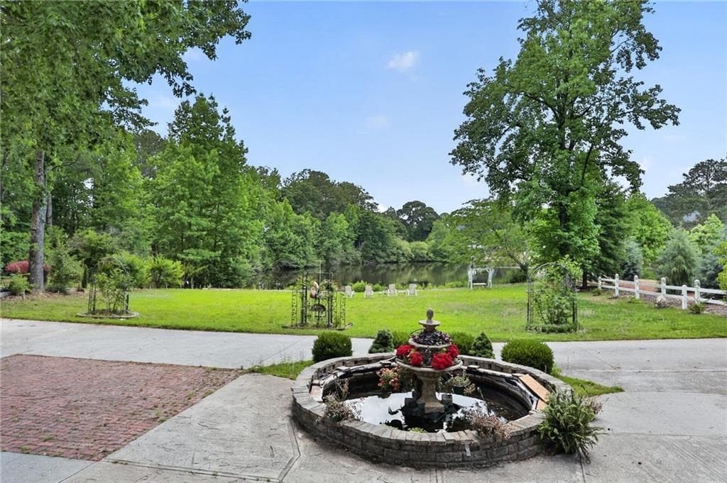 4 bedroom, 3 bathroom, 2,212 sq ft single family residence for sale at 1973 Sugarstone Drive, Lawrenceville, GA 30043 — photo 3