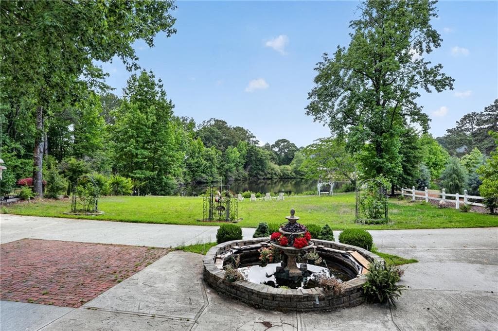 4 bedroom, 3 bathroom, 2,212 sq ft single family residence for sale at 1973 Sugarstone Drive, Lawrenceville, GA 30043 — photo 4