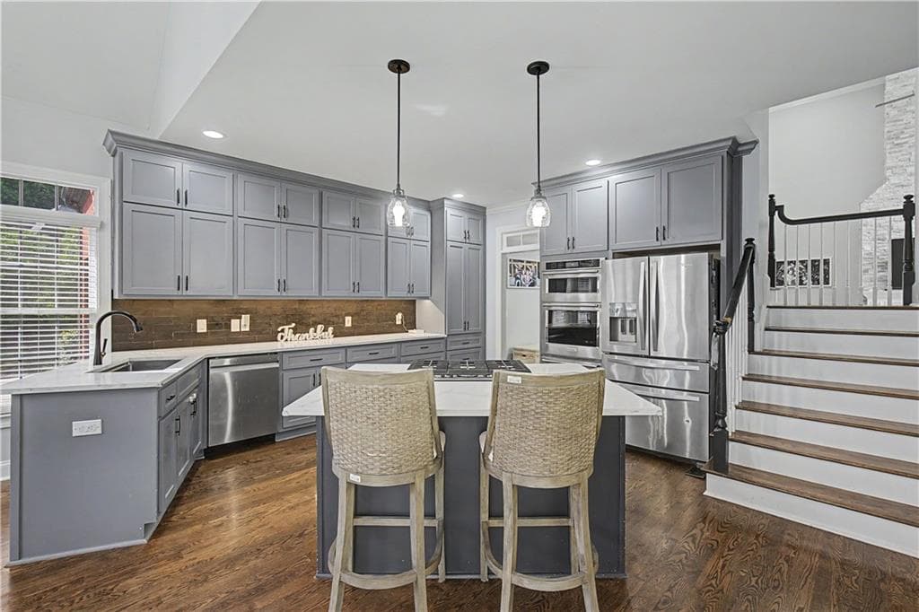 5 bedroom, 6 bathroom, 5,301 sq ft single family residence under contract at 401 The Falls Of Cherokee Drive, Canton, GA 30114 — photo 8
