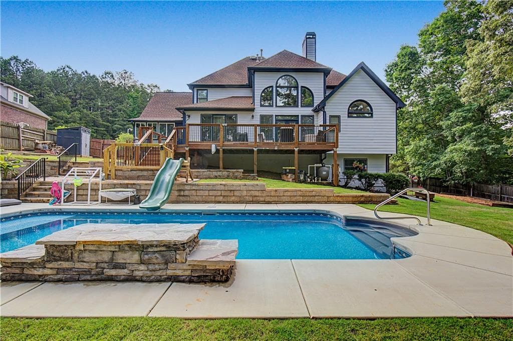 5 bedroom, 6 bathroom, 5,301 sq ft single family residence under contract at 401 The Falls Of Cherokee Drive, Canton, GA 30114 — photo 2