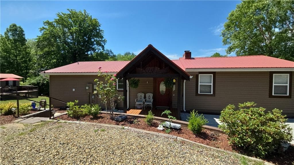 3 bedroom, 3 bathroom, 2,784 sq ft single family residence for sale at 1693 Chatuge Shores Road, Hiawassee, GA 30546 — photo 5