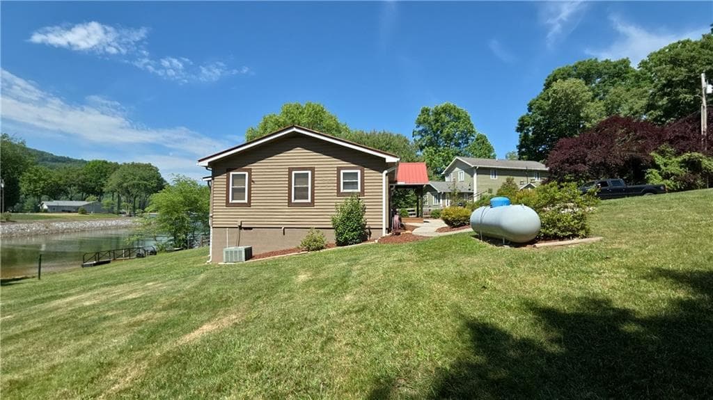 3 bedroom, 3 bathroom, 2,784 sq ft single family residence for sale at 1693 Chatuge Shores Road, Hiawassee, GA 30546 — photo 8