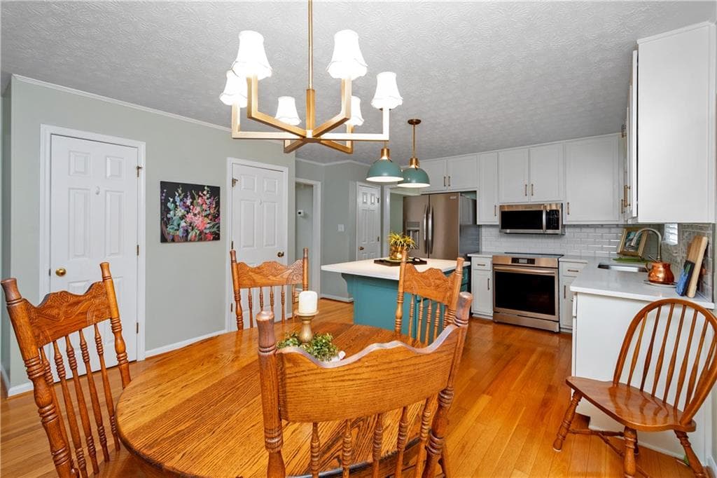 4 bedroom, 3 bathroom, 2,249 sq ft single family residence for sale at 405 Ridgemont Drive, Fayetteville, GA 30215 — photo 9
