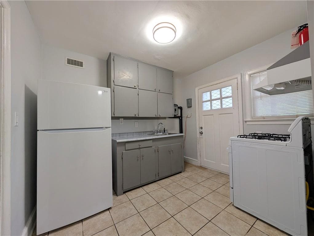 2 bedroom, 1 bathroom, 950 sq ft apartment for rent at 1761 John Calvin Avenue 1, Atlanta, GA 30337 for $1,250 a month — photo 8