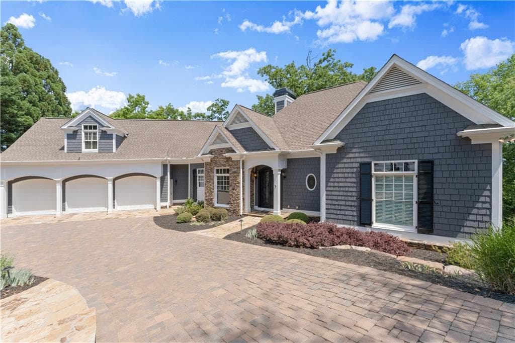 3 bedroom, 3 bathroom, 4,139 sq ft single family residence for sale at 3546 Lake Breeze Lane, Gainesville, GA 30506 — photo 3