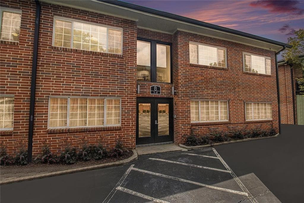 2 bedroom, 1 bathroom, 800 sq ft condominium under contract at 1705 Monroe Drive B4, Atlanta, GA 30324