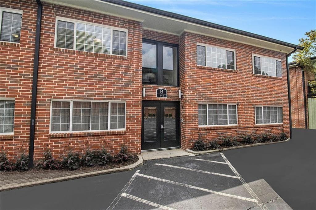 2 bedroom, 1 bathroom, 800 sq ft condominium under contract at 1705 Monroe Drive B4, Atlanta, GA 30324 — photo 2