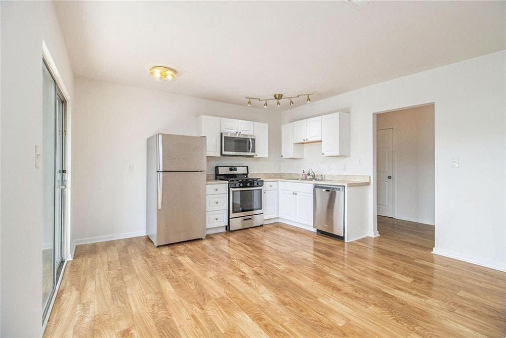 2 bedroom, 1 bathroom, 800 sq ft condominium under contract at 1705 Monroe Drive B4, Atlanta, GA 30324 — photo 6