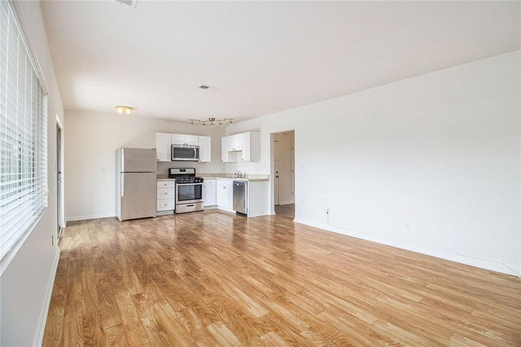 2 bedroom, 1 bathroom, 800 sq ft condominium under contract at 1705 Monroe Drive B4, Atlanta, GA 30324 — photo 7