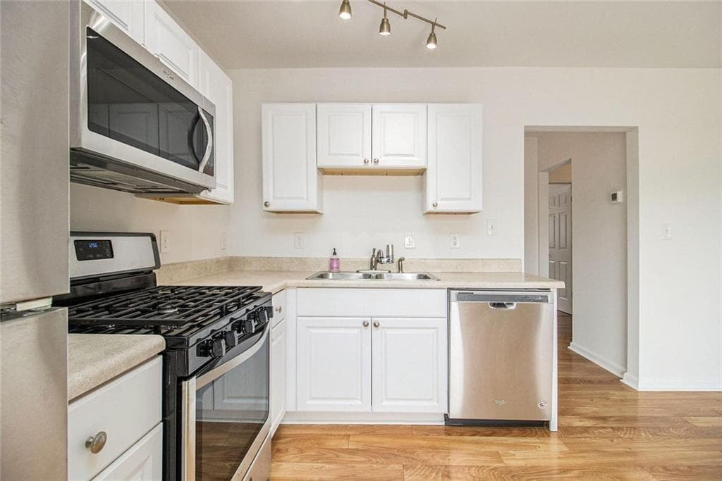 2 bedroom, 1 bathroom, 800 sq ft condominium under contract at 1705 Monroe Drive B4, Atlanta, GA 30324 — photo 8