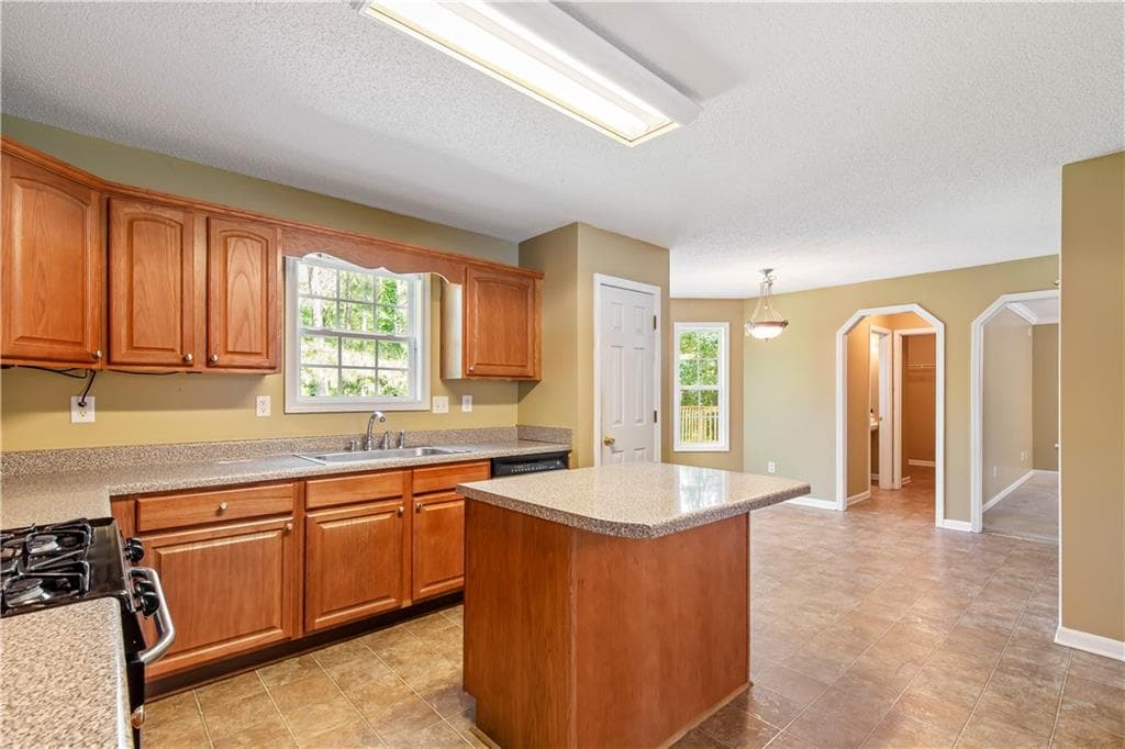 6 bedroom, 4 bathroom, 3,179 sq ft single family residence under contract at 178 Hunters Mill Drive, Hiram, GA 30141 — photo 9