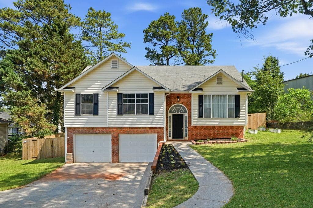 3 bedroom, 2 bathroom, 1,278 sq ft single family residence under contract at 201 Hickory Lane, Cartersville, GA 30120