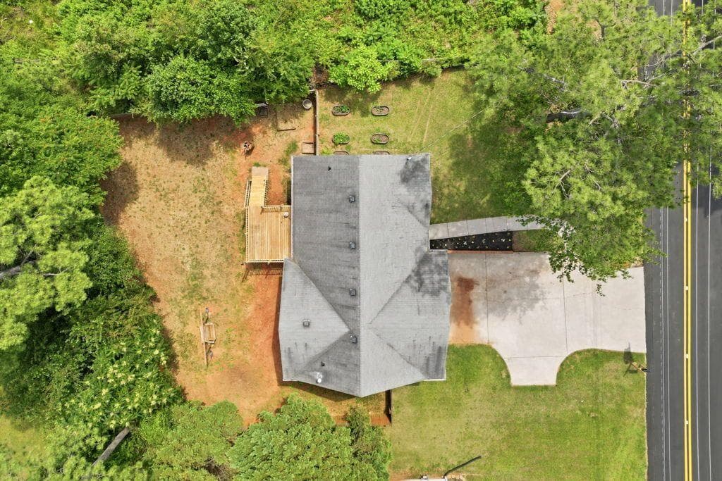 3 bedroom, 2 bathroom, 1,278 sq ft single family residence under contract at 201 Hickory Lane, Cartersville, GA 30120 — photo 3