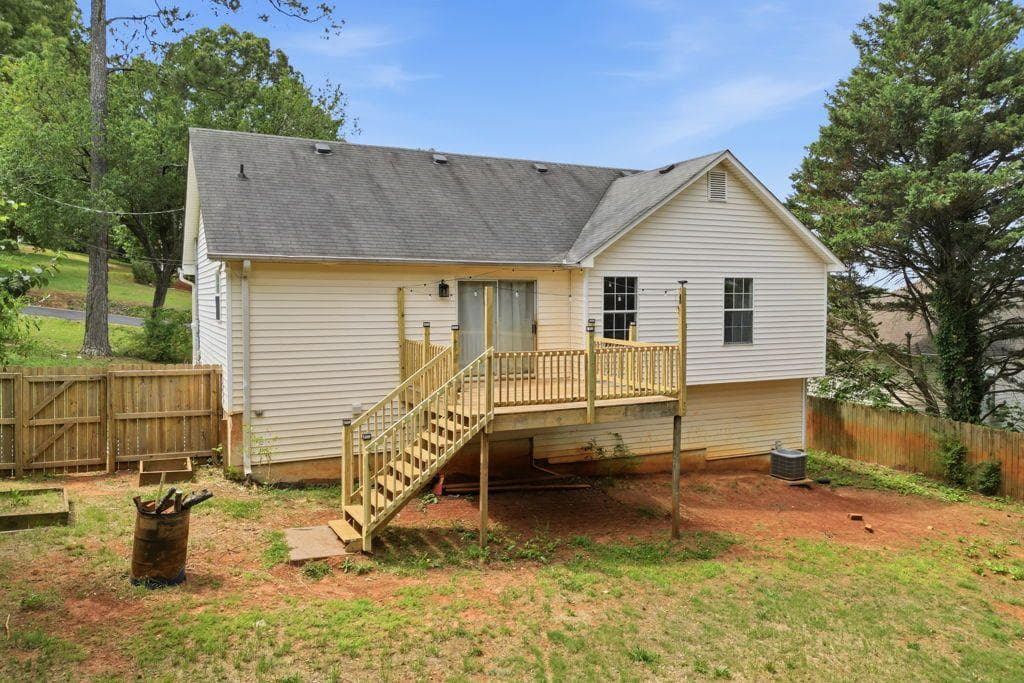 3 bedroom, 2 bathroom, 1,278 sq ft single family residence under contract at 201 Hickory Lane, Cartersville, GA 30120 — photo 5